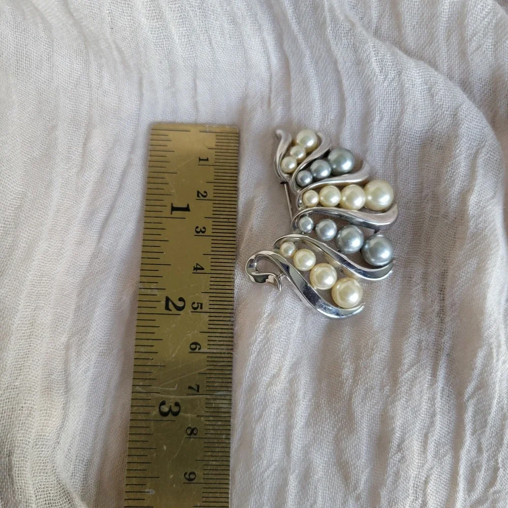 Vintage 60s Crown Trifari Brooch Rhodium Plate Faux Pearl Silver Tone Ribbon Pin